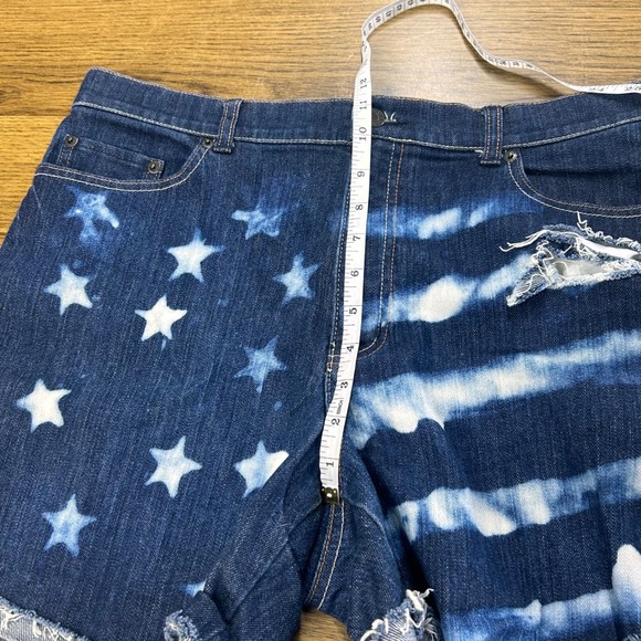 Battery Park Denim Shorts Stars & Stripes Distressed Raw Hem‎ Size 14 - Picture 5 of 8